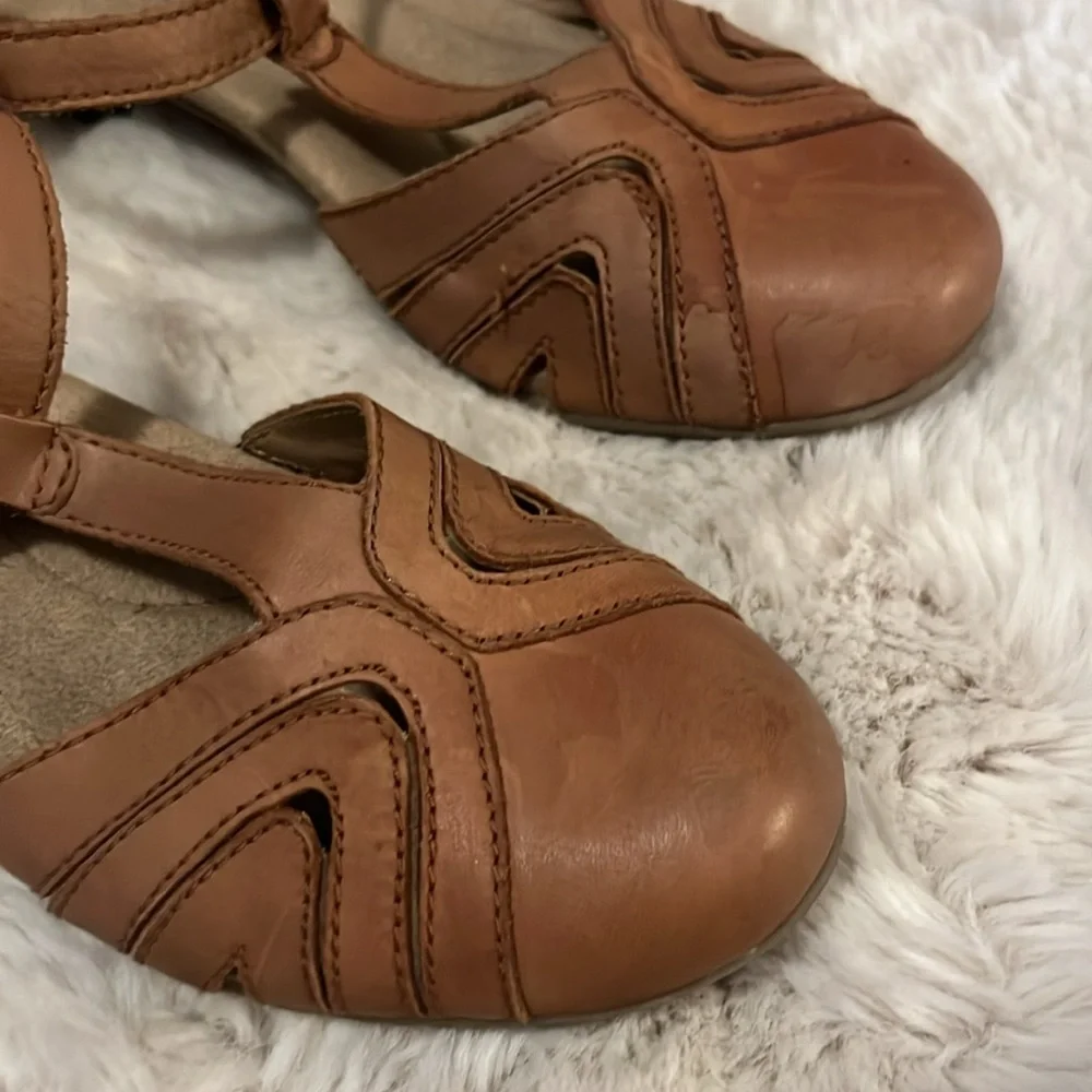 Earth Origins Women’s Tan Neutral Color Leather T Strap Maryjane Heeled Shoes 7